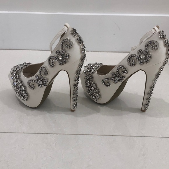 Shoes - Picture 2 of 3